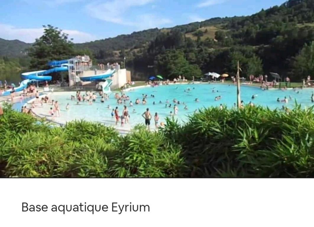 Le Gravier En De Proche De La Dolce Via *